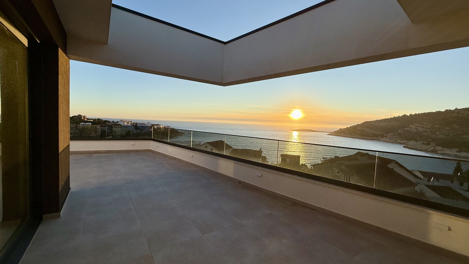 Luxusvilla mit wundersch&ouml;nem Meerblick in der N&auml;he von Rogoznica&excl;