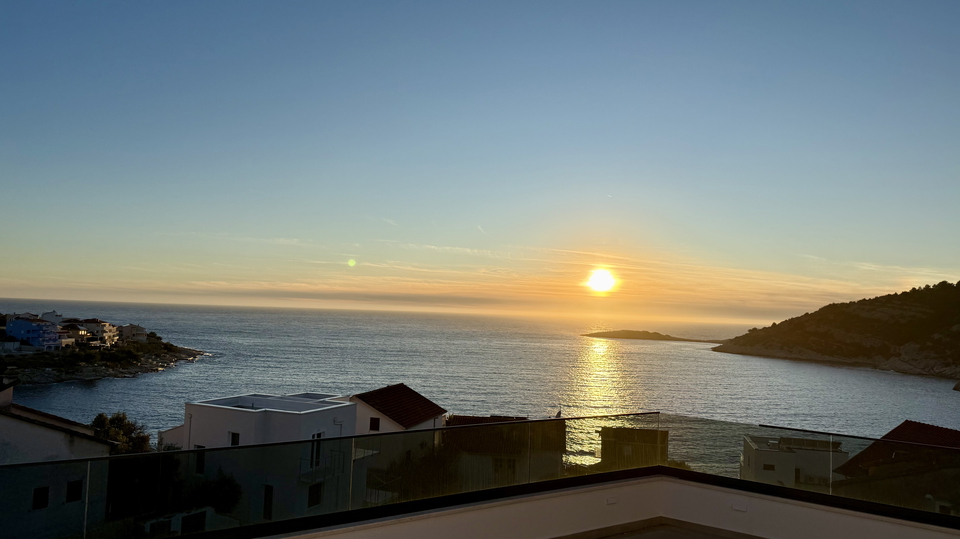 Luxusvilla mit wundersch&ouml;nem Meerblick in der N&auml;he von Rogoznica&excl;