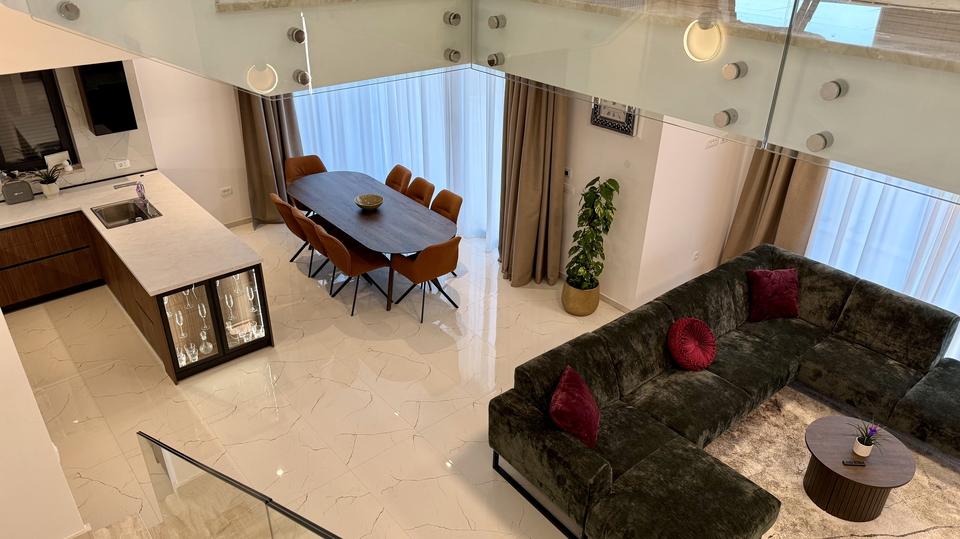 Luxusvilla mit wundersch&ouml;nem Meerblick in der N&auml;he von Rogoznica&excl;