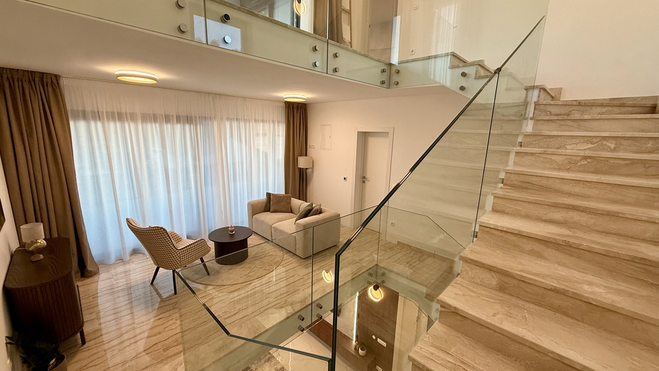 Luxusvilla mit wundersch&ouml;nem Meerblick in der N&auml;he von Rogoznica&excl;