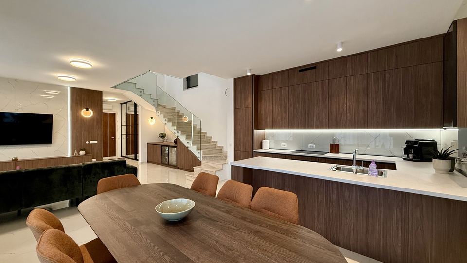 Luxusvilla mit wundersch&ouml;nem Meerblick in der N&auml;he von Rogoznica&excl;