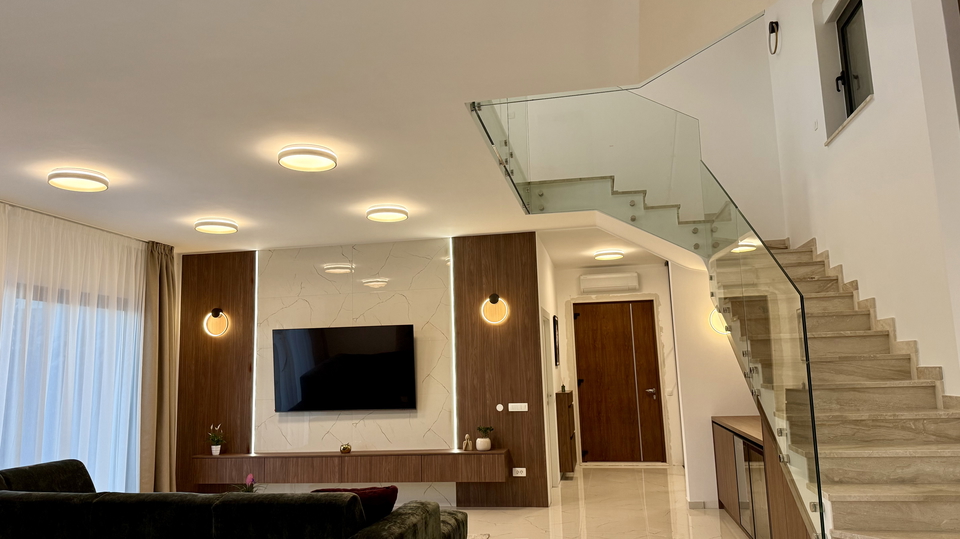 Luxusvilla mit wundersch&ouml;nem Meerblick in der N&auml;he von Rogoznica&excl;