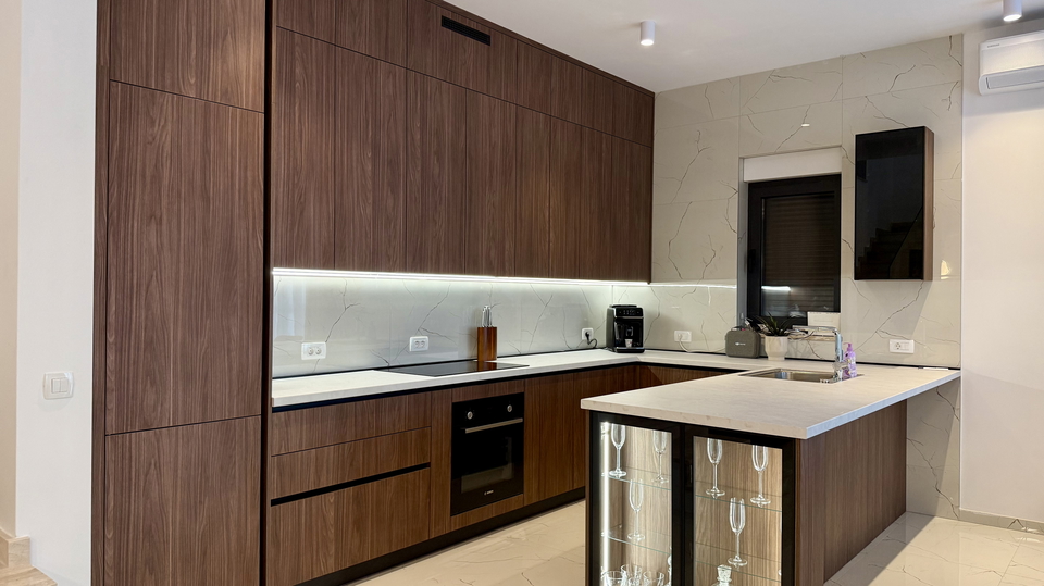 Luxusvilla mit wundersch&ouml;nem Meerblick in der N&auml;he von Rogoznica&excl;