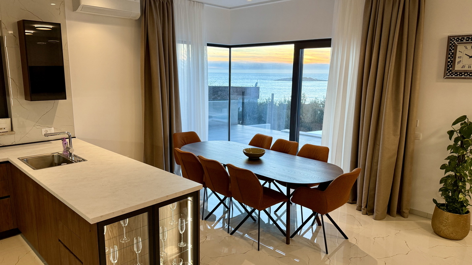 Luxusvilla mit wundersch&ouml;nem Meerblick in der N&auml;he von Rogoznica&excl;