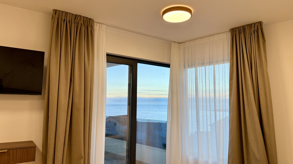 Luxusvilla mit wundersch&ouml;nem Meerblick in der N&auml;he von Rogoznica&excl;