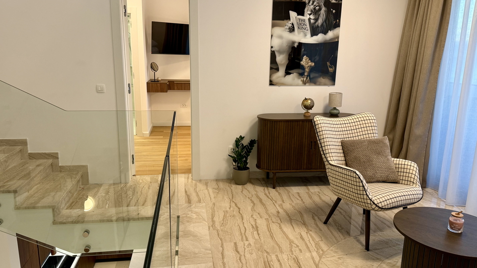 Luxusvilla mit wundersch&ouml;nem Meerblick in der N&auml;he von Rogoznica&excl;