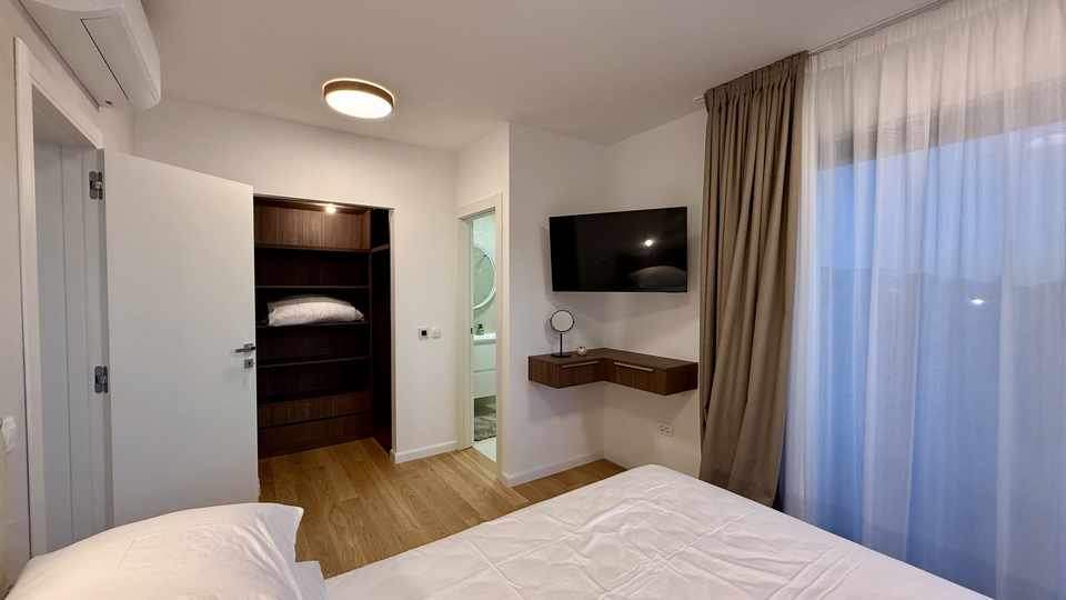 Luxusvilla mit wundersch&ouml;nem Meerblick in der N&auml;he von Rogoznica&excl;