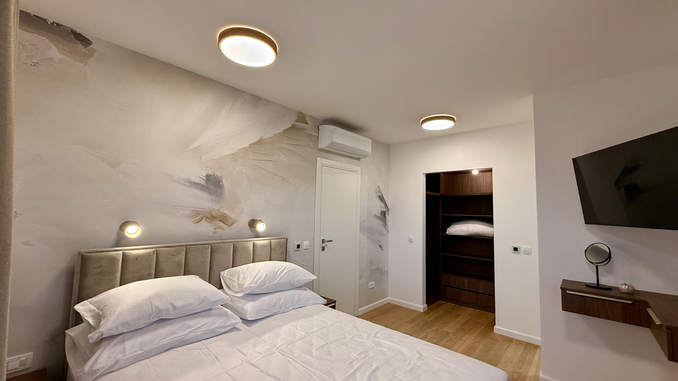 Luxusvilla mit wundersch&ouml;nem Meerblick in der N&auml;he von Rogoznica&excl;