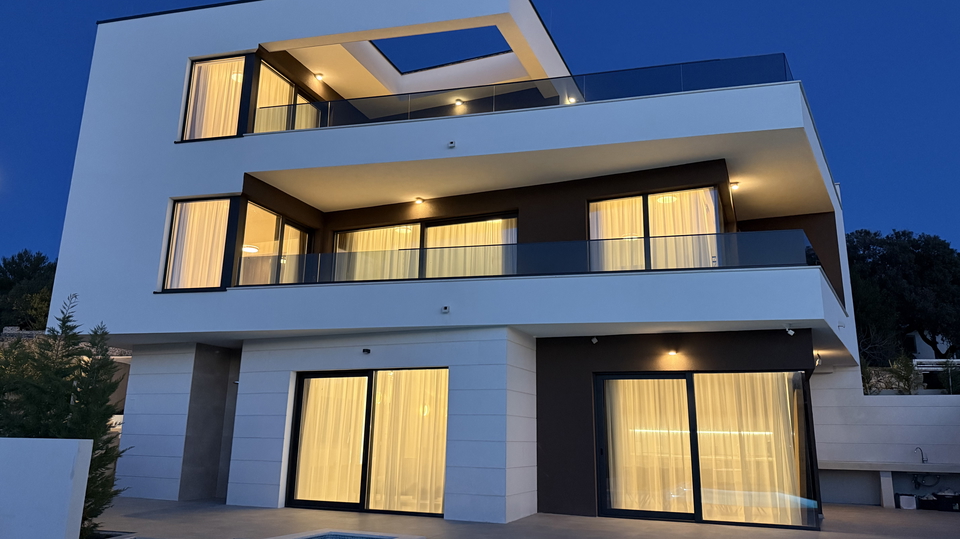 Luxusvilla mit wundersch&ouml;nem Meerblick in der N&auml;he von Rogoznica&excl;