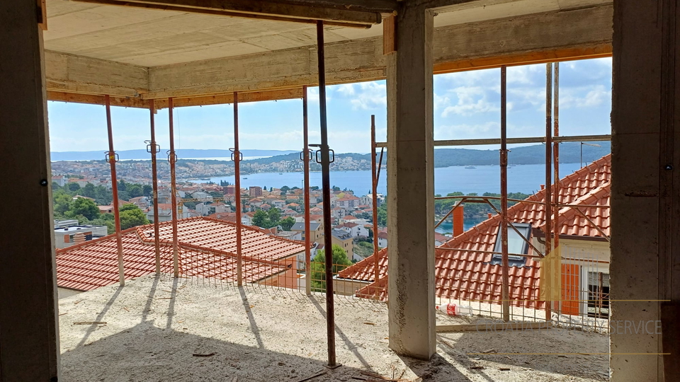 Eine geräumige Wohnung mit offenem Meerblick in einem neuen Gebäude auf der Insel Čiovo!