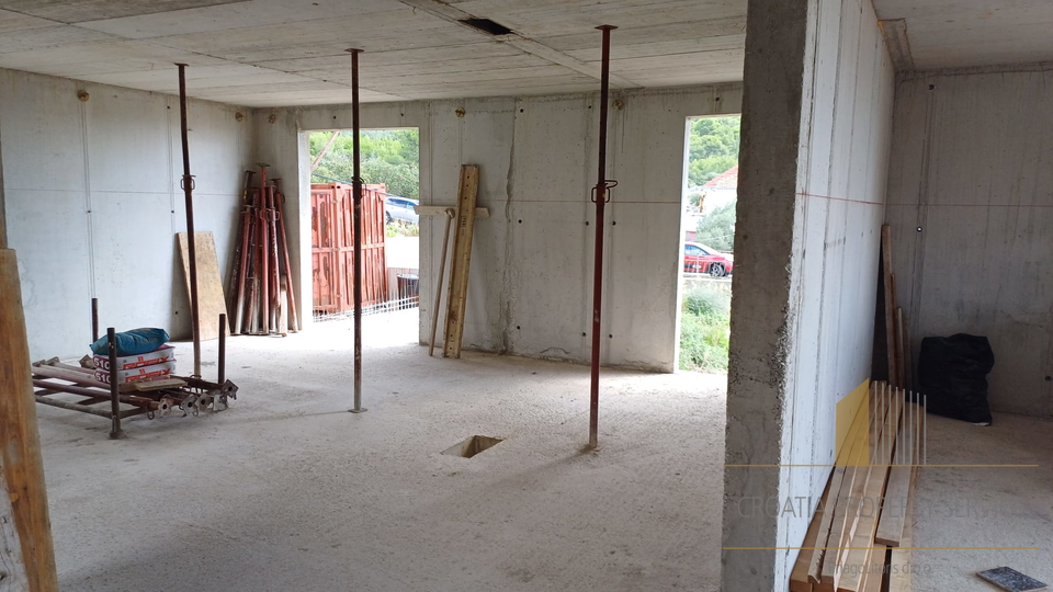 Eine geräumige Wohnung mit offenem Meerblick in einem neuen Gebäude auf der Insel Čiovo!