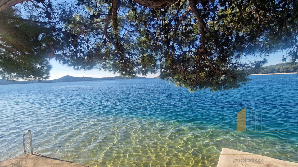 Dvosoban stan u modernoj novogradnji  300 m od mora u mirnom dijelu Rogoznice!