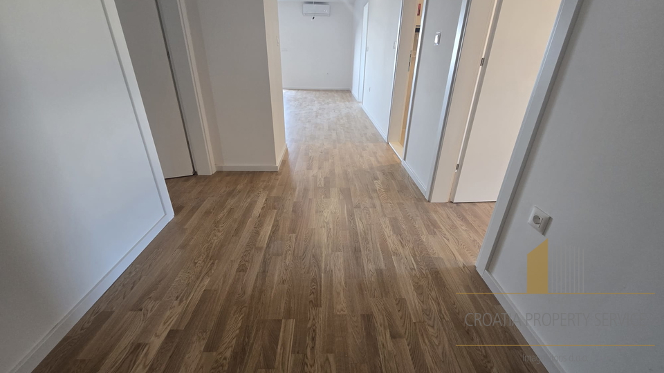 New construction! Three-room apartment with a sea view in Tučepi!