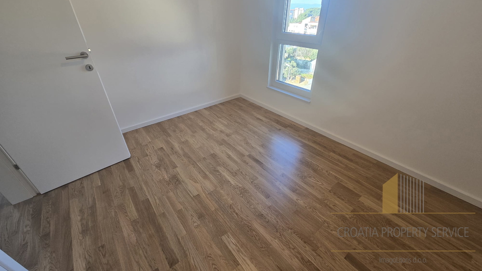 New construction! Three-room apartment with a sea view in Tučepi!