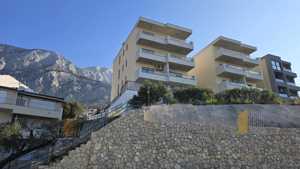 New construction! Three-room apartment with a sea view in Tučepi!