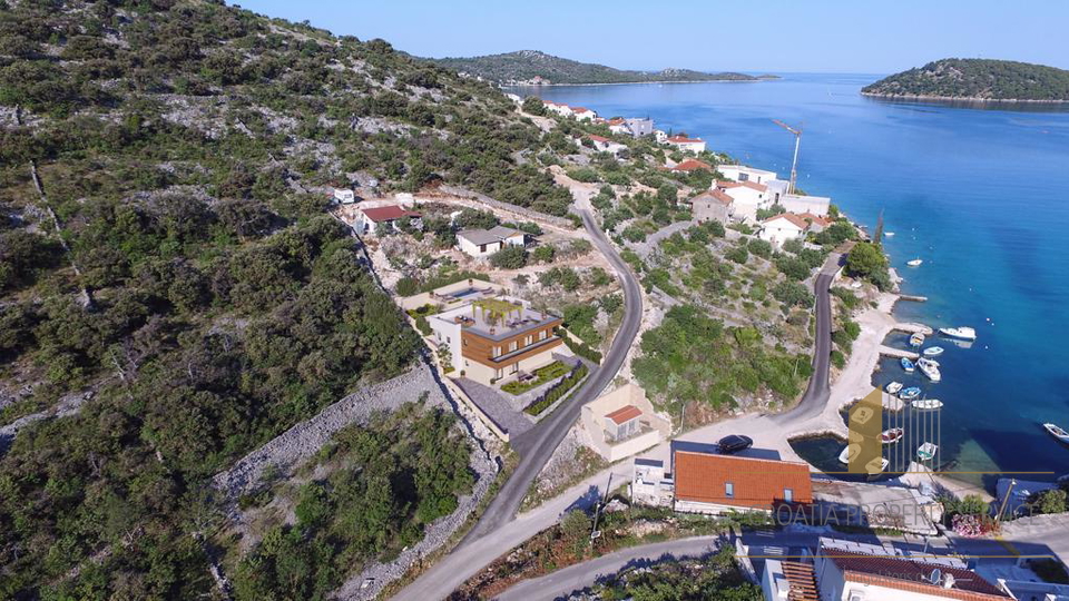 Luksuzna vila s bazenom (roh-bau) prvi red uz more – Ražanj!