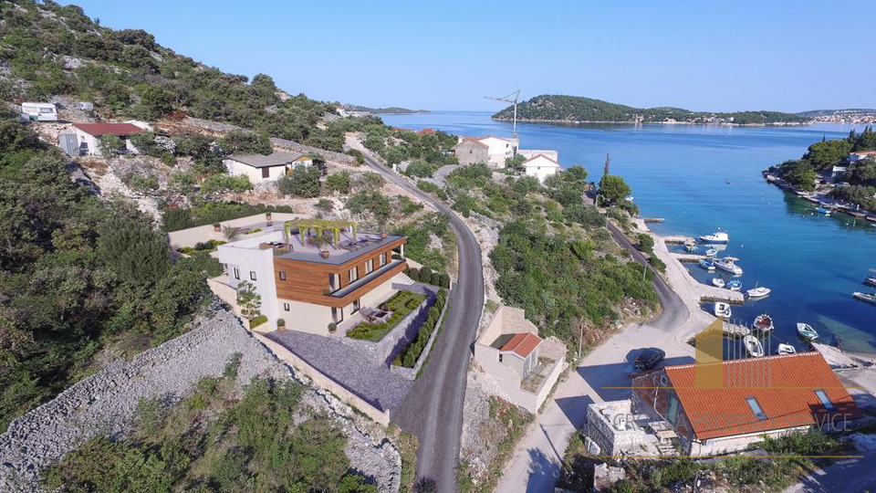 Luksuzna vila s bazenom (roh-bau) prvi red uz more – Ražanj!