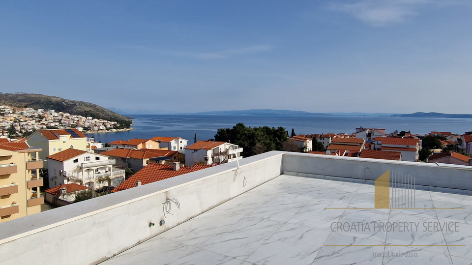 Luxury penthouse with terrace and sea view on the island of Čiovo!