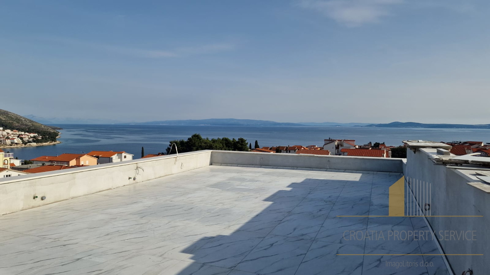 Luxury penthouse with terrace and sea view on the island of Čiovo!