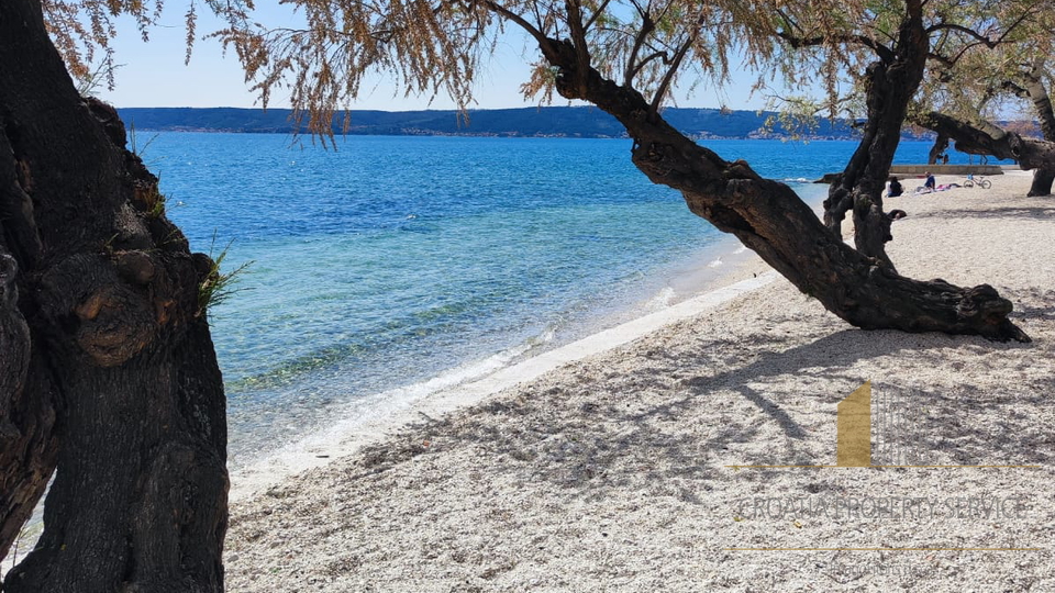 Prekrasna renovirana kamena kuća 50 m od plaže u okolici Splita!