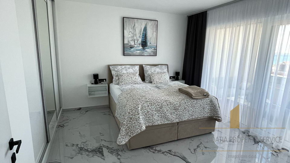 Luxury penthouse with a rooftop terrace, swimming pool, and sea view in the vicinity of Zadar!