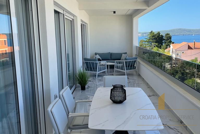 Luxuriöse Penthouse mit Dachterrasse, Pool und Meerblick in der Umgebung von Zadar!