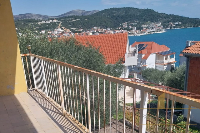 House with great potential 100 m from the sea, in the vicinity of Trogir!