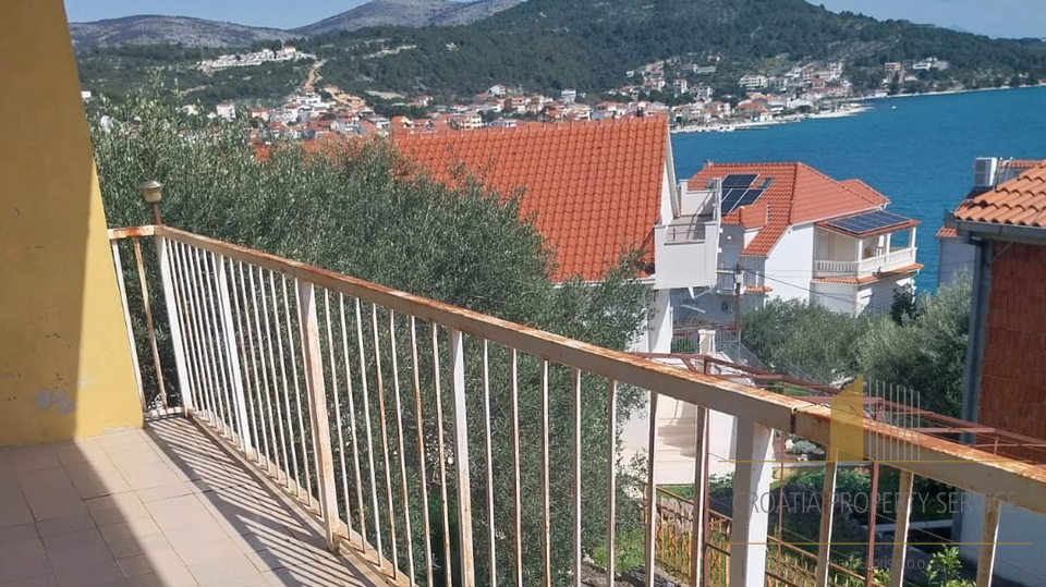 House with great potential 100 m from the sea, in the vicinity of Trogir!