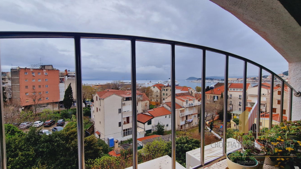 Luksuzno dvoetažno stanovanje s pogledom na morje – Split!