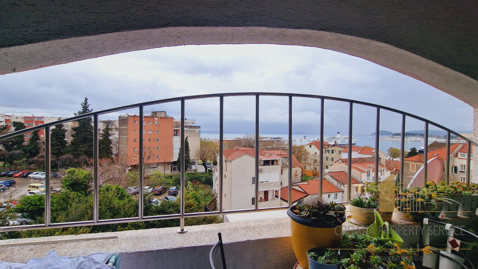 Luksuzno dvoetažno stanovanje s pogledom na morje – Split!