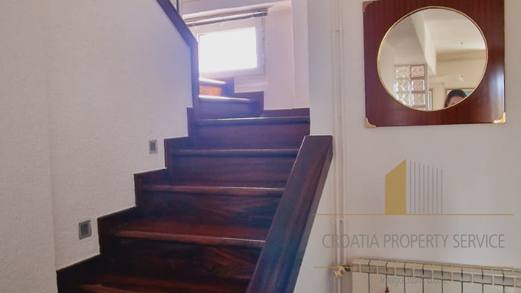 Luksuzno dvoetažno stanovanje s pogledom na morje – Split!