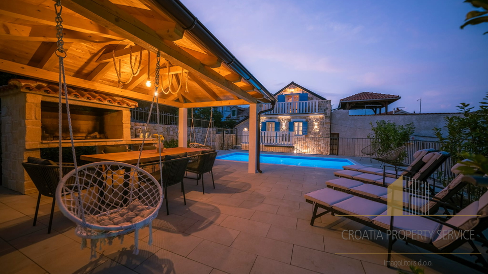 Luxusvilla mit Pool 60 m vom Meer entfernt - Tribunj!