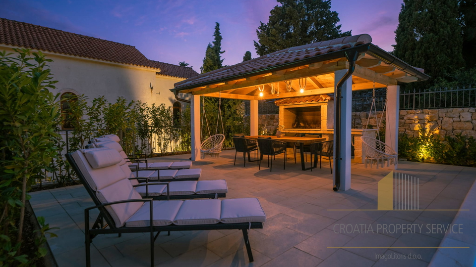 Luxusvilla mit Pool 60 m vom Meer entfernt - Tribunj!