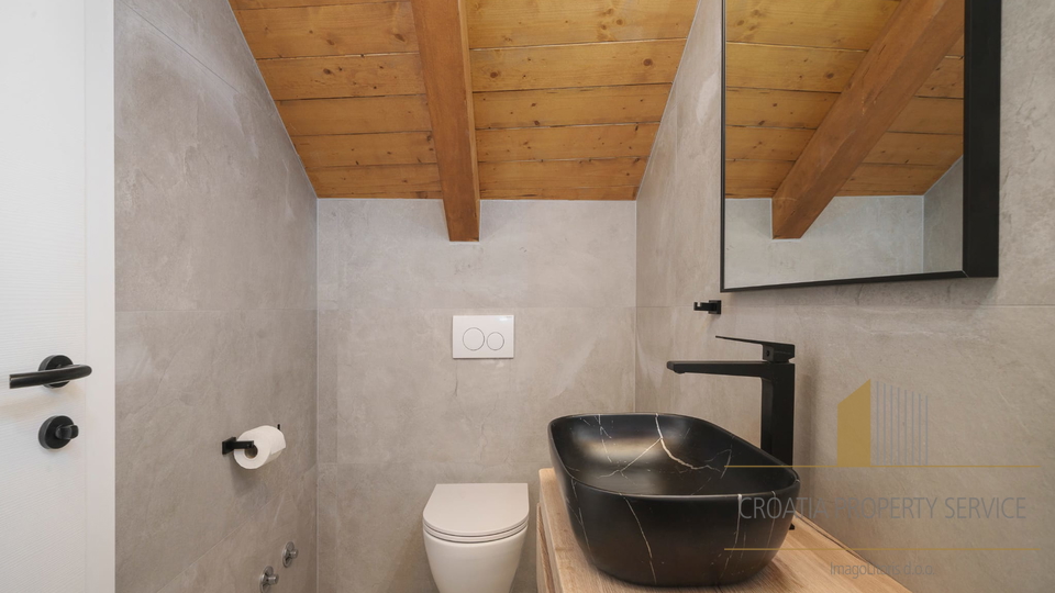 Luxusvilla mit Pool 60 m vom Meer entfernt - Tribunj!