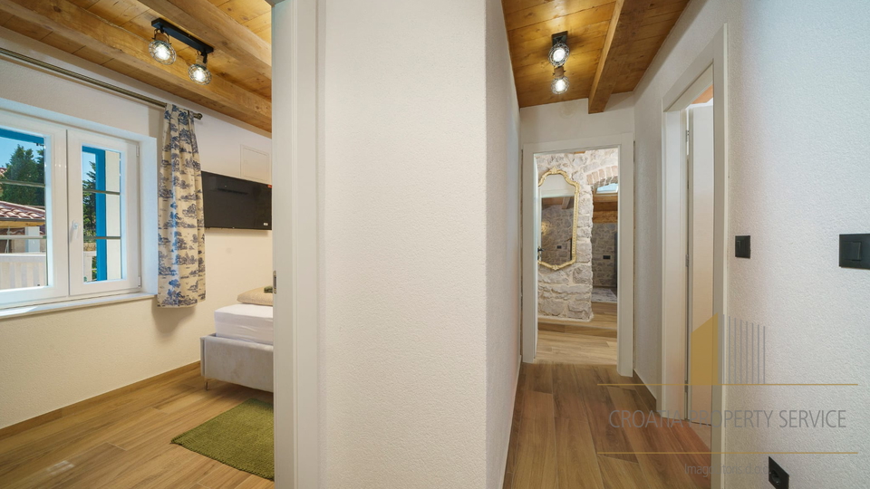 Luxusvilla mit Pool 60 m vom Meer entfernt - Tribunj!
