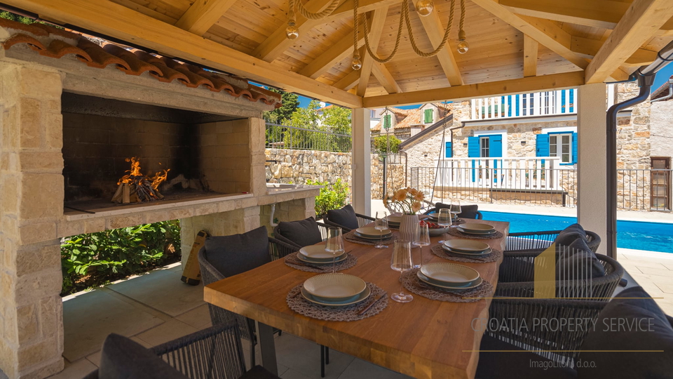 Luxusvilla mit Pool 60 m vom Meer entfernt - Tribunj!