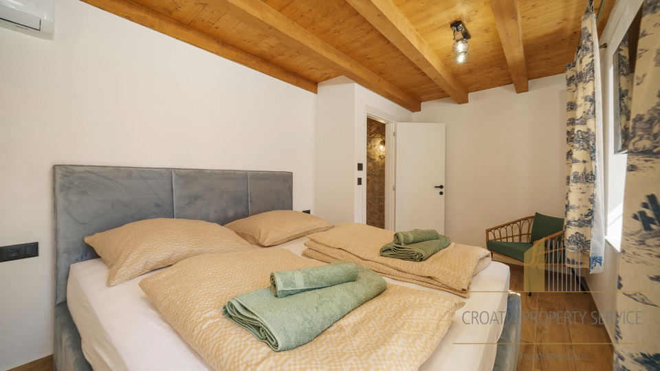Luxusvilla mit Pool 60 m vom Meer entfernt - Tribunj!