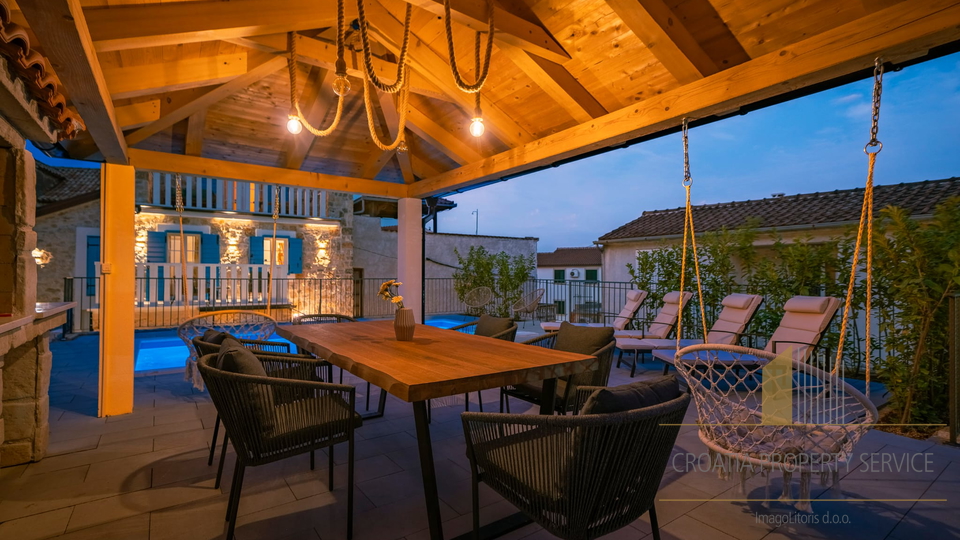 Luxusvilla mit Pool 60 m vom Meer entfernt - Tribunj!