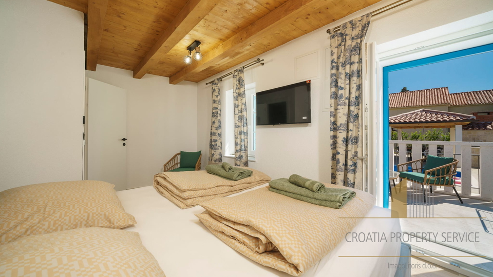 Luxusvilla mit Pool 60 m vom Meer entfernt - Tribunj!
