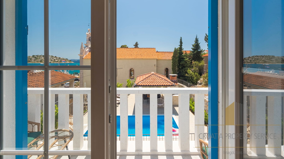 Luxusvilla mit Pool 60 m vom Meer entfernt - Tribunj!