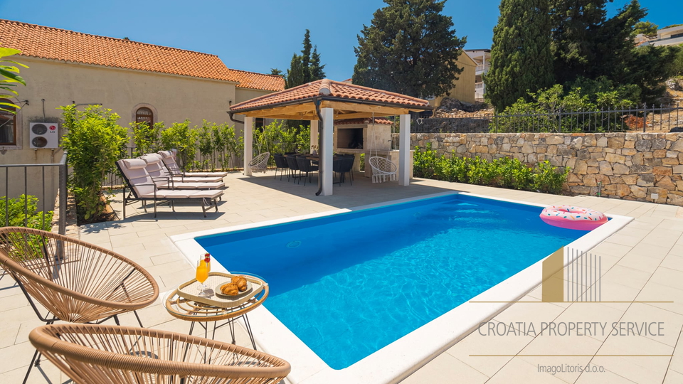 Luxusvilla mit Pool 60 m vom Meer entfernt - Tribunj!