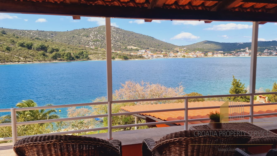 Prečudovita vila prvi vrst s privezom za čoln – Vinišće!