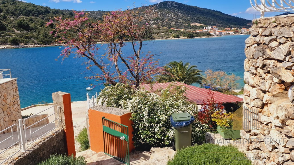 Prečudovita vila prvi vrst s privezom za čoln – Vinišće!