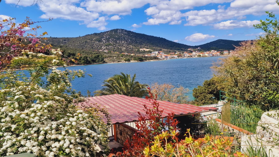Prečudovita vila prvi vrst s privezom za čoln – Vinišće!