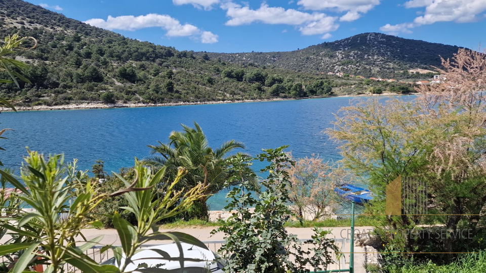 Prečudovita vila prvi vrst s privezom za čoln – Vinišće!