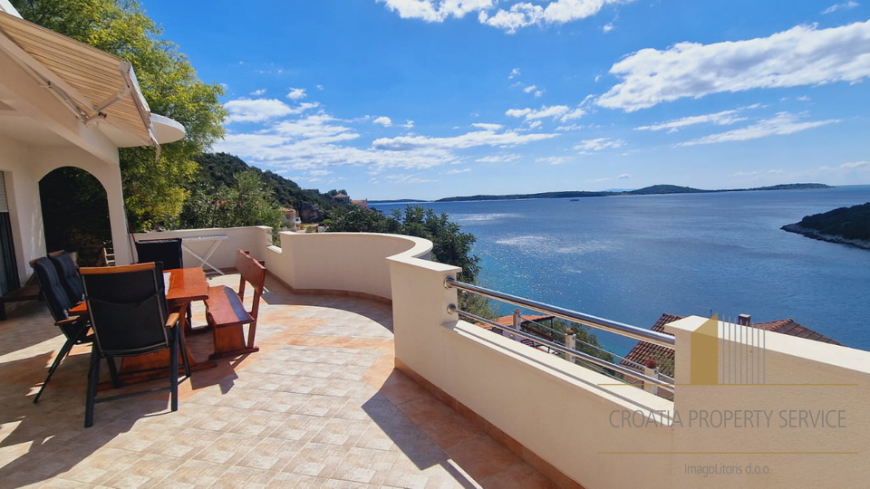 Wunderschönes Ferienhaus 30 m vom Meer in Vinišće!