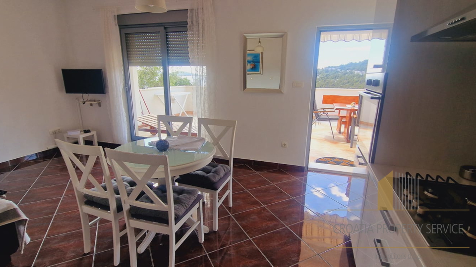 Wunderschönes Ferienhaus 30 m vom Meer in Vinišće!