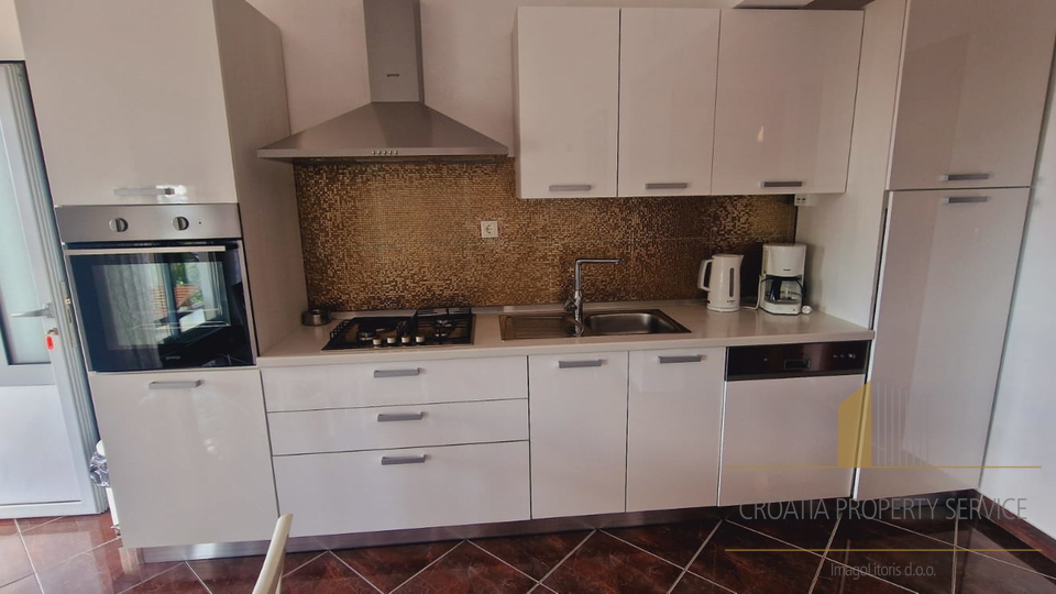 Wunderschönes Ferienhaus 30 m vom Meer in Vinišće!