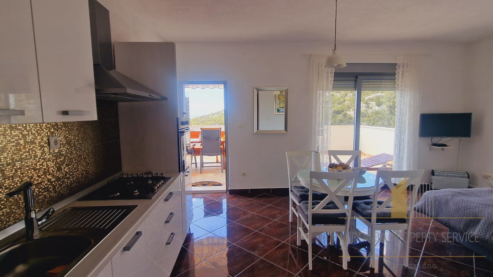 Wunderschönes Ferienhaus 30 m vom Meer in Vinišće!