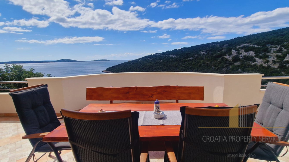 Wunderschönes Ferienhaus 30 m vom Meer in Vinišće!
